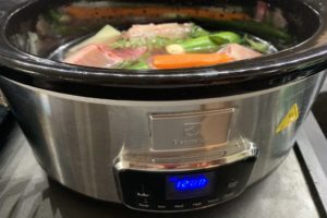 Cottura del brodo d'ossa nella slow cooker