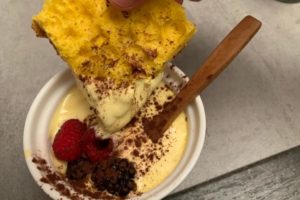 sfoglie di uovo dolci con cacao